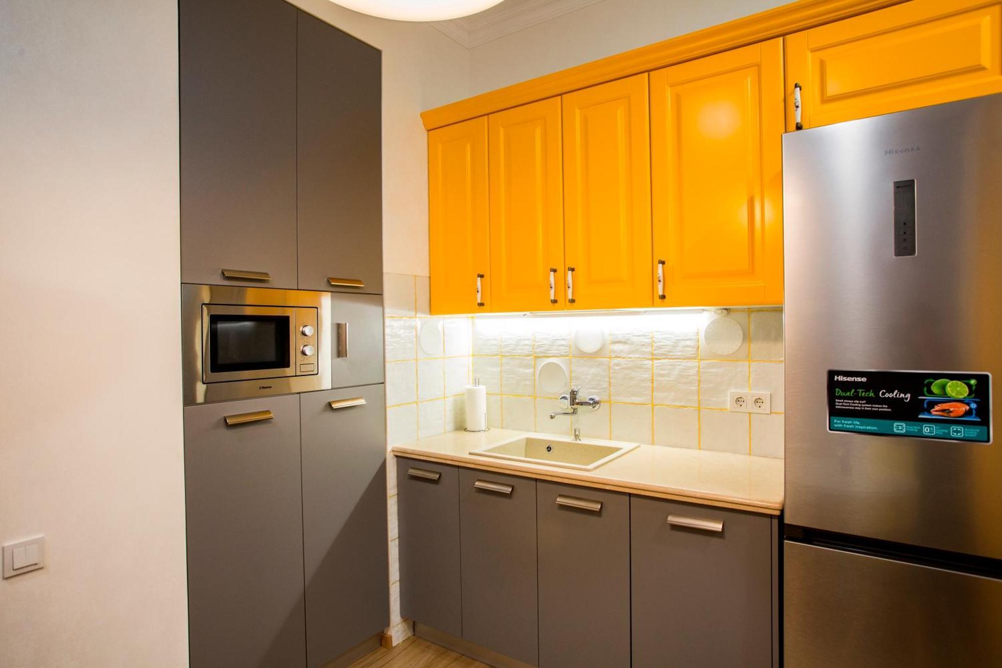 Yellow Apartment In Avlabari Tbilisi Exteriör bild