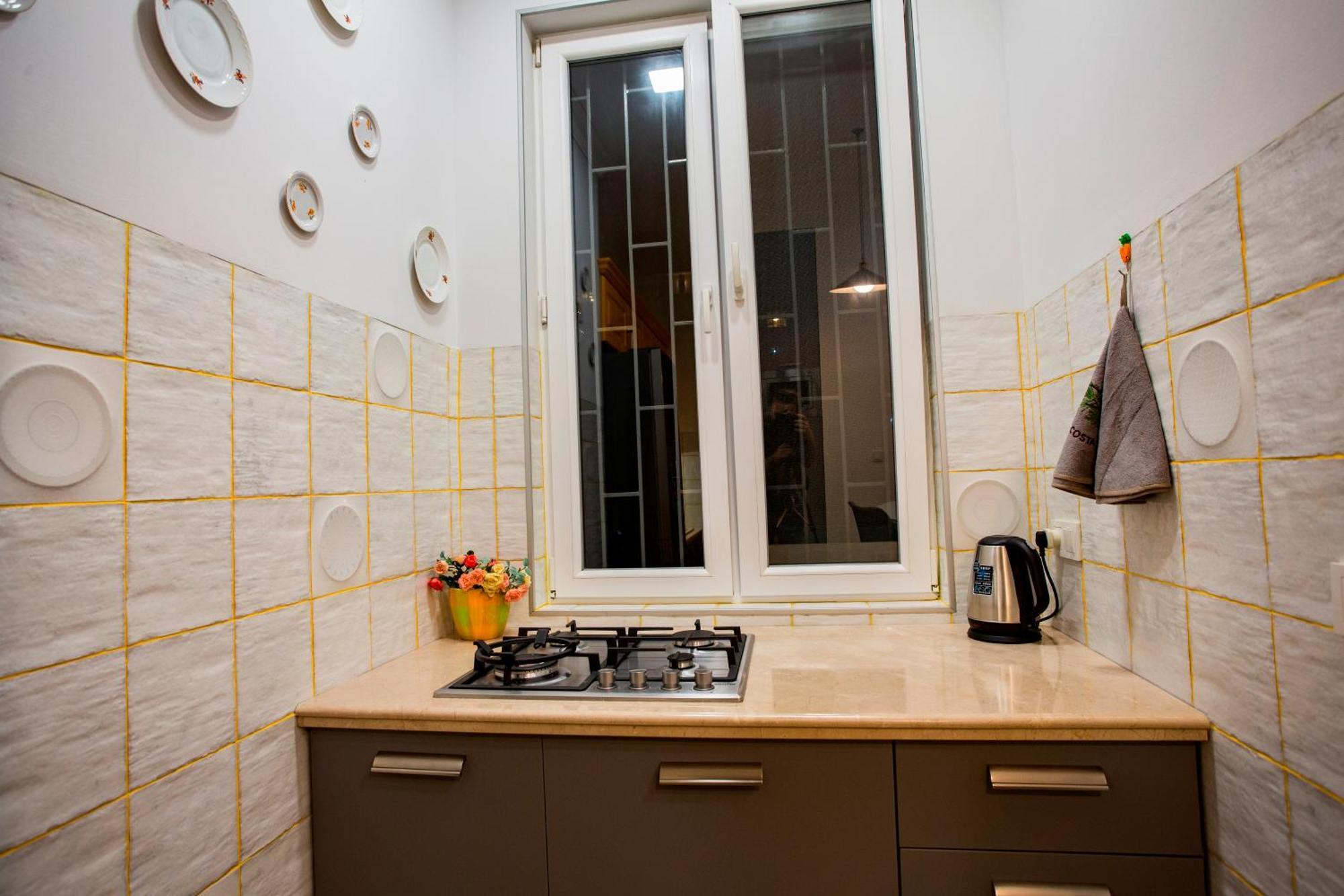 Yellow Apartment In Avlabari Tbilisi Exteriör bild