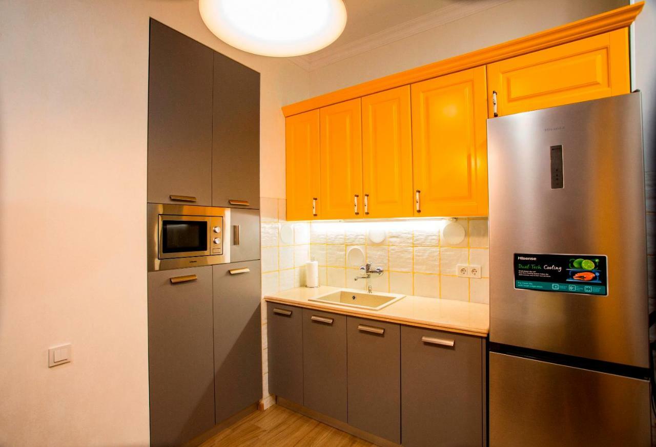 Yellow Apartment In Avlabari Tbilisi Exteriör bild
